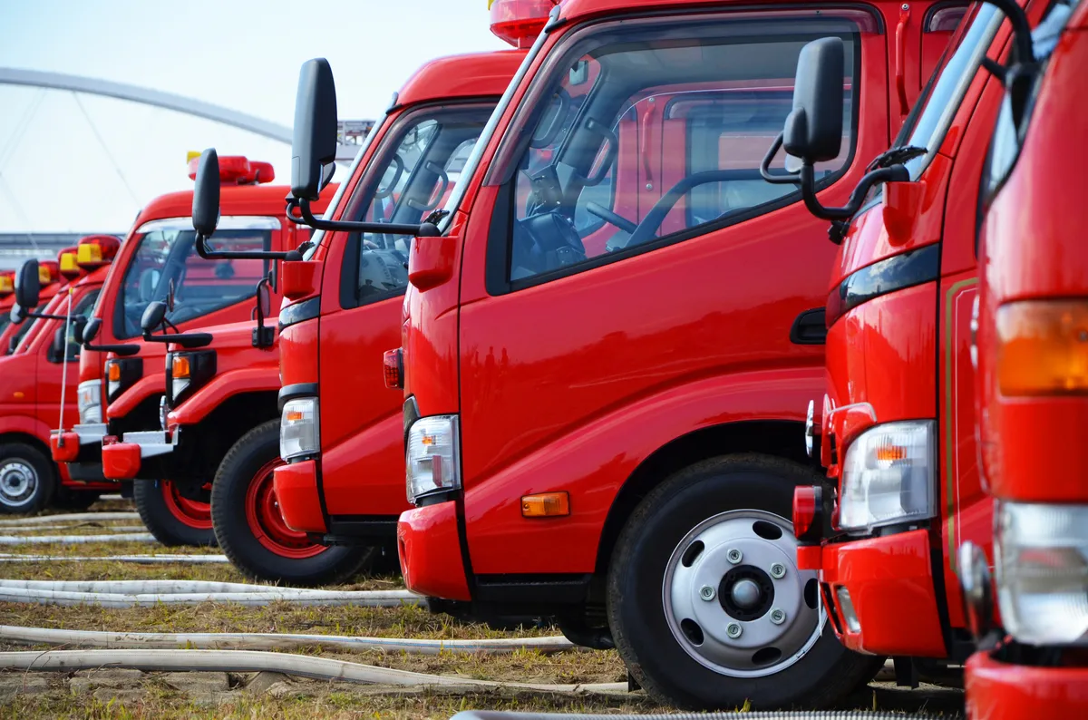 横並びの消防車